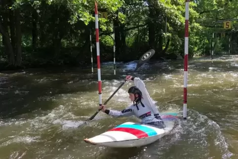 Wsf-Kanutin Britta Jung aus Höheischweiler heimste in Bad Kreuznach zwei Landesmeister-Titel ein. Wsf-Kanutin Britta Jung aus Höheischweiler heimste in Bad Kreuznach zwei Landesmeister-Titel ein.