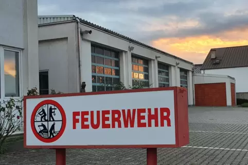 Die Schäden an den Toren des Maxdorfer Gerätehauses müssen behoben werden – ebenso in Fußgönheim.