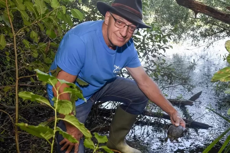 Walter Gramlich geht selbst mehrmals pro Jahr auf Beobachtungstour am Altrhein. 