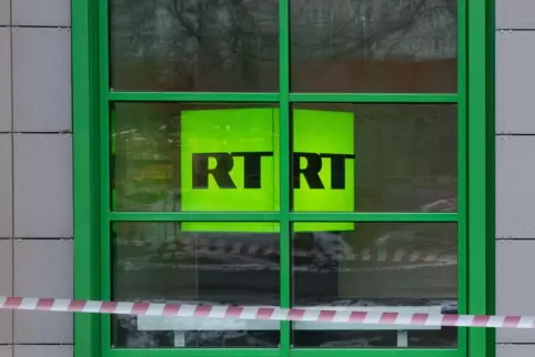 RT, früher Russia Today, ist ein vom russischen Staat finanziertes Auslandsfernsehprogramm.