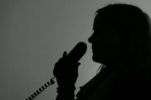 Die Täter bleiben im Verborgenen und agieren nur per Internet oder Telefon.