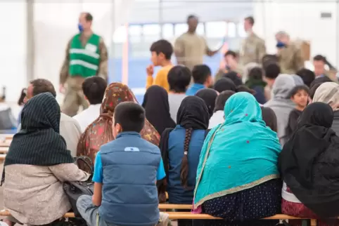 Noch rund 9000 Menschen warten in Ramstein auf die Weiterreise in die USA. Viele von ihnen wurden zuvor zunächst gegen Masern ge