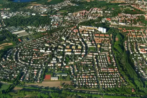 Grünflächen unverzichtbar: Blick auf Speyer mit dem Stadtteil West im Vordergrund. Grünflächen unverzichtbar: Blick auf Speyer mit dem Stadtteil West im Vordergrund.