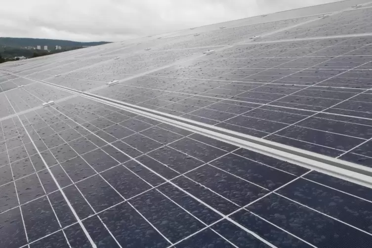 Freiflächen-Photovoltaikanlagen dürfen nur mit einem Mindestabstand von 200 Metern zum Ort errichtet werden.
