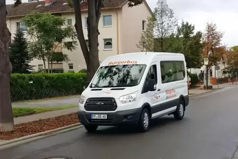 Der Bürgerbus kurz nach dem Start 2019 auf dem Weg nach Schauernheim. 