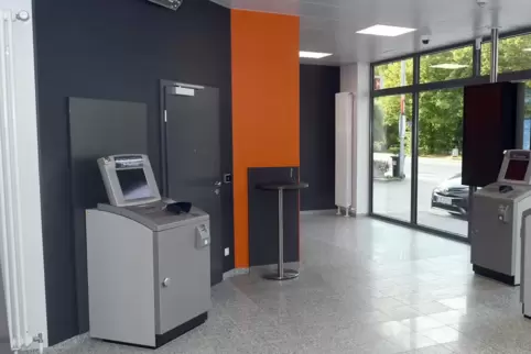 So präsentiert sich der neu gestaltete Automatenbereich der Kirchheimbolander Sparda-Filiale.