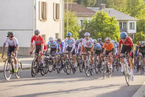 Fünfmal mussten die Trofeo-Fahrer die steile Adenauerstraße in Ormesheim bewältigen, da trennte sich unterwegs die Spreu vom Wei Fünfmal mussten die Trofeo-Fahrer die steile Adenauerstraße in Ormesheim bewältigen, da trennte sich unterwegs die Spreu vom Wei