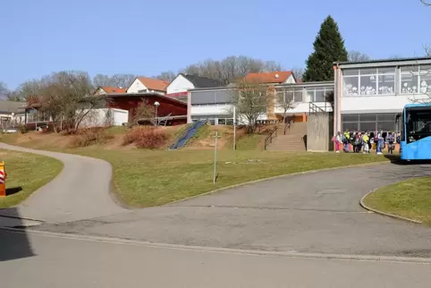 Der Ausbau hatte sich verschoben, weil nicht klar war, wann die Grundschule ausgebaut wird.