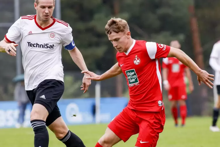 Sechsmal traf er schon i n dieser Saison für die U21 des 1. FCK.: Maximilian Fesser (im roten Trikot). 