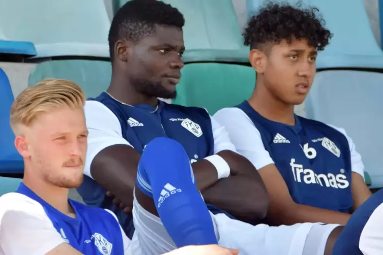 Meist Zuschauer: In bislang sechs Regionalligaspielen z&auml;hlte Jabez Makanda (Bildmitte) zum FKP-Aufgebot, gespielt hat er bislang