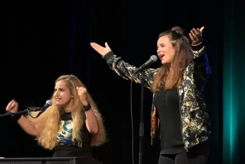Beim Festival Kulturbeutel: Ariane Müller (links) und Julia Gámez Martin beschäftigen sich als Suchtpotenzial mit „sexueller Bel