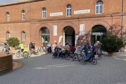 In vielen teilnehmenden Kommunen gab es zu Beginn und am Ende der Stadtradel-Aktion gemeinsame Radtouren. 