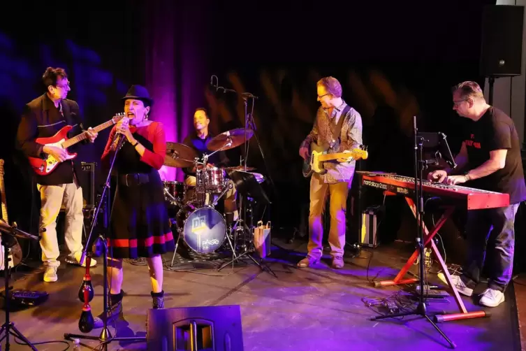 Beim „Kulturbeutel“: Nachtcafe am Freitagabend mit the „Beat Men“ featuring Catalina Olea.