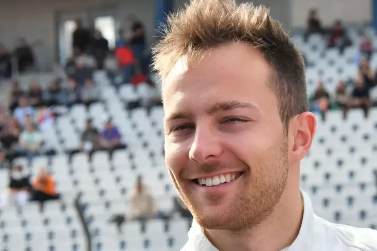 Tr&auml;umt von einem DTM-Cockpit: Marvin Dienst. 
