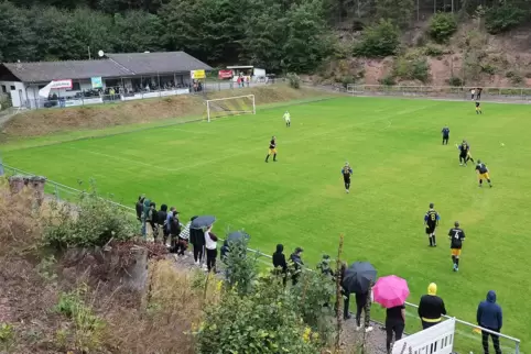Im Keller des Sportheims des FC Höheischweiler sollen die Umleiden und Sanitärräume erneuert werden.