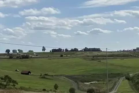  45 Meter beträgt der Höhenunterschied zwischen der Kreisstraße oben und der Autobahn unten. 