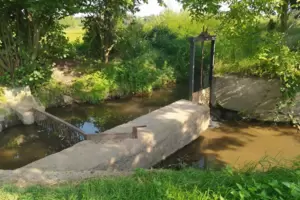 Das Verteilerbauwerk am Abzweig des Eckbachs in den Altbach. Das Verteilerbauwerk am Abzweig des Eckbachs in den Altbach.