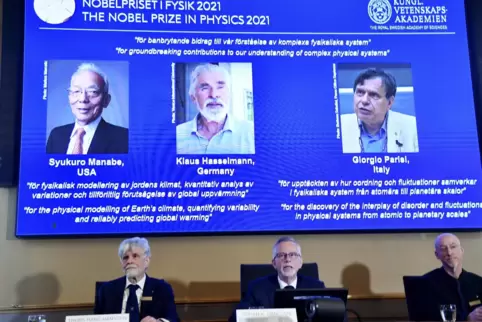 In der Königlich Schwedischen Akademie der Wissenschaften werden die Gewinner des Nobelpreises für Physik 2021 bekanntgegeben. 