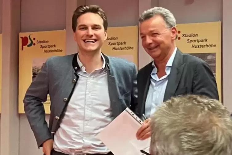 Die Aufsichtsratsvorsitzenden des FKP und des 1. FC Kaiserslautern, der gerade gewählte Richard Müller (links) und Rainer Keßler