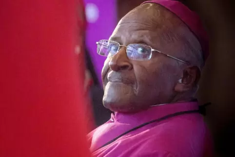 Für seine Menschenrechtsaktivitäten wurde Desmond Tutu 1984 mit dem Friedensnobelpreis ausgezeichnet.
