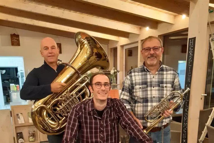 Reiner Schwarz, Steffen Mertel, Joachim Mertel (von links, alle drei von der Blaskapelle Hochspeyer)