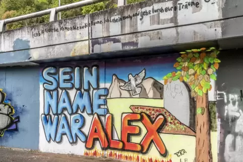 Ein Graffito erinnert an den Getöteten. 