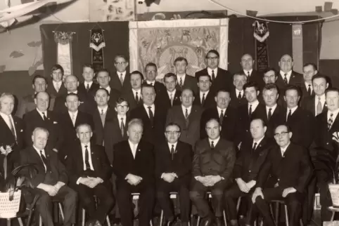 Der MGV Hinterweidenthal (hier ein Bild von 1972) ist der älteste Verein im Ort und wird es vorerst auch bleiben. 