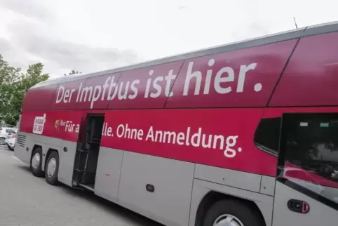 Der Impfbus hält am Freitag zwischen 8 und 16 Uhr an der Berufsschule Pirmasens in der Adlerstraße.