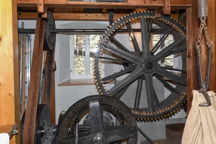 F&uuml;r die vielen Originalbauteile reisten die Helfer quer durch ganz Deutschland.