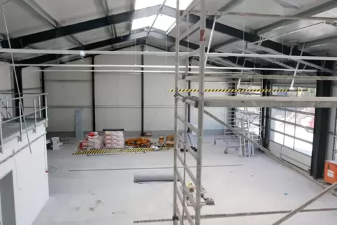 15 mal 30 Meter groß, 540 Quadratmeter Nutzfläche: Die neue Halle gegenüber der Rockenhausener Stützpunktwehr bietet vier Fahrze