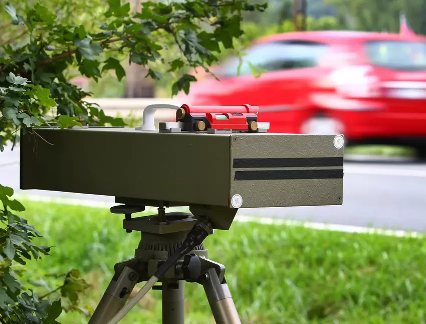 20km/h innerorts zu schnell wird 70 statt 35 Euro und 40km/h wird 260 statt 160 Euro kosten.