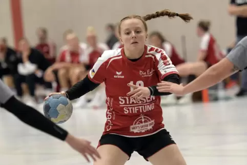 Lara Schneider ist Spielmacherin bei der TSG Friesenheim.