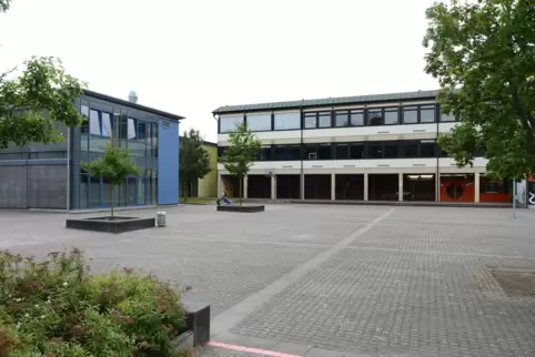 Von Vandalismus betroffen: Realschule plus in Dudenhofen. 