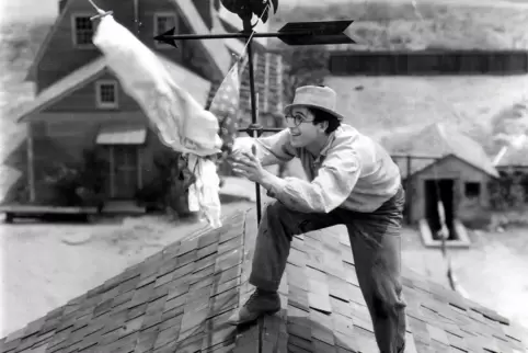 Einer der ganz Großen des Stummfilms: Harold Lloyd, hier in einer Szene aus „The Kid Brother“.