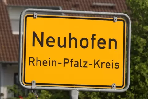Die Landratswanderung führt nach Neuhofen. Landrat Clemens Körner freut sich nach eigner Aussage über rege Beteiligung und einen
