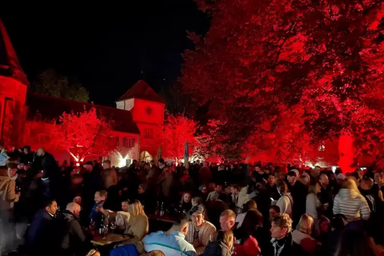 Das Weinfest auf Schloss Blutenburg in München. 