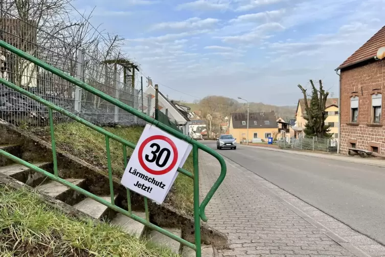 Anwohner der Höhmühlbacher Ortsdurchfahrt fordern ein Tempo-30-Limit. 