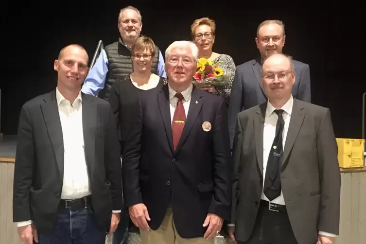 Der neue Vorstand des Freundeskreises (von links): Alexander Grassmann, Helmuth Back, Gerhard Blumer, (hintere Reihe von links):