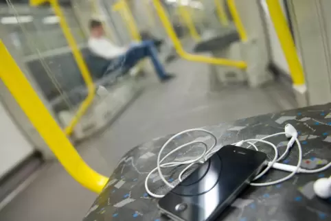 Das Handy vergessen, die Bahn fährt weiter. Das geschieht sehr häufig. 