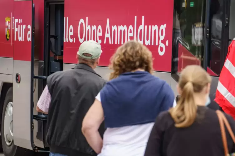 Die Impfbusse des Landes sind in allen Teilen von Rheinland-Pfalz unterwegs und ermöglichen Corona-Schutzimpfungen ohne Anmeldun