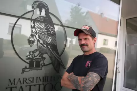 Camillo „Millo“ Herrmann vor seinem Studio in Glan-Münchweiler. 