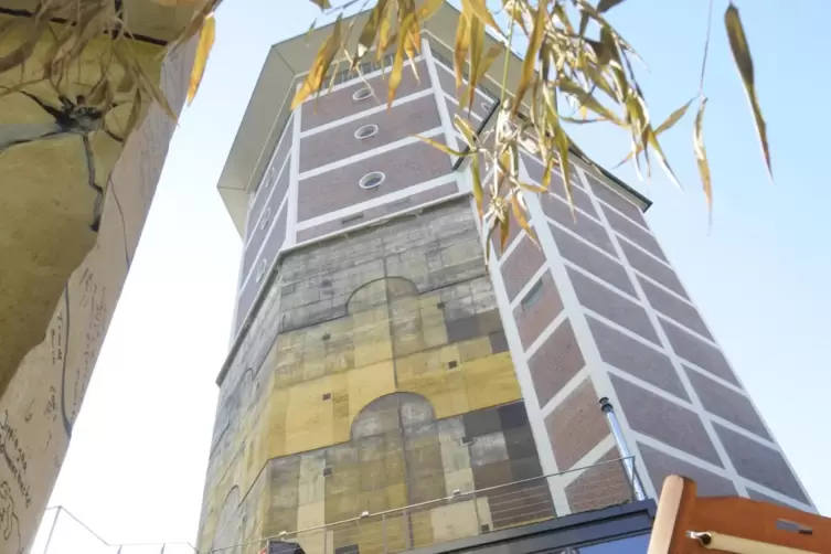 Dieser Bunker in der Rollesstra&szlig;e wurde zum &bdquo;Kulturm&ldquo;.