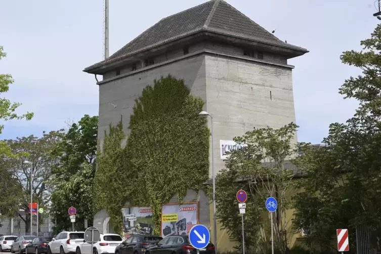 Dieser Bunker am Oggersheimer Bahnhof wurde k&uuml;rzlich versteigert.