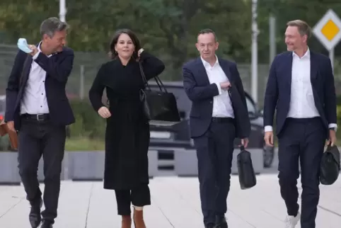 Sie wollen koalieren: (von links) Robert Habeck, Bundesvorsitzender der Grünen, Annalena Baerbock, Grünen-Kanzlerkandidatin und 