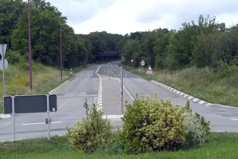 Ab Freitag sollte die Straße von Kirchheimbolanden nach Morschheim gesperrt sein – ist sie aber noch nicht, Ab Freitag sollte die Straße von Kirchheimbolanden nach Morschheim gesperrt sein – ist sie aber noch nicht,