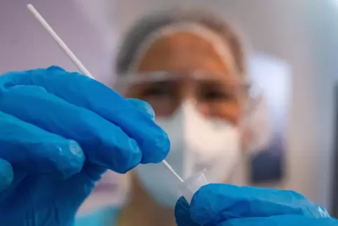 Aktuell sind im Zuständigkeitsbereich des Gesundheitsamts Südwestpfalz 98 bestätigte positive Fälle aktiv. 