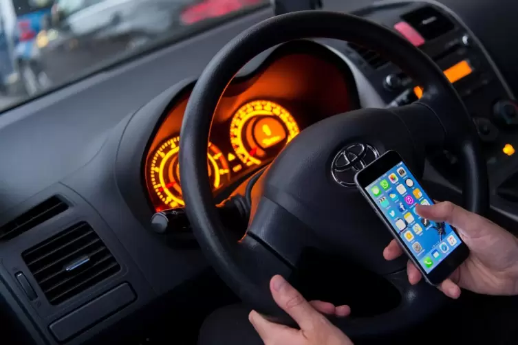 Beim Autofahren Finger weg vom Handy. Das haben mehrere Autofahrer in Lauterecken nicht beachtet. 