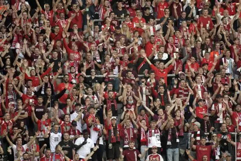 Nach drei Drittliga-Siegen in Folge wieder besser gelaunt: Fans des 1. FC Kaiserslautern. 