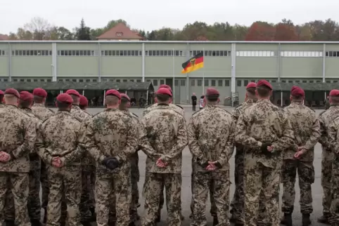 Die Zweibrücker Fallschirmjäger üben ab 19. Oktober in der Nähe des Truppenübungsplatzes. 