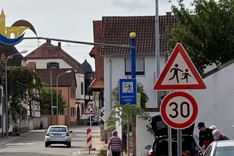 Tempo 30 gilt bisher in der Hauptstraße nur auf dem kurzen Stück vor der Schule. Das soll sich ändern.